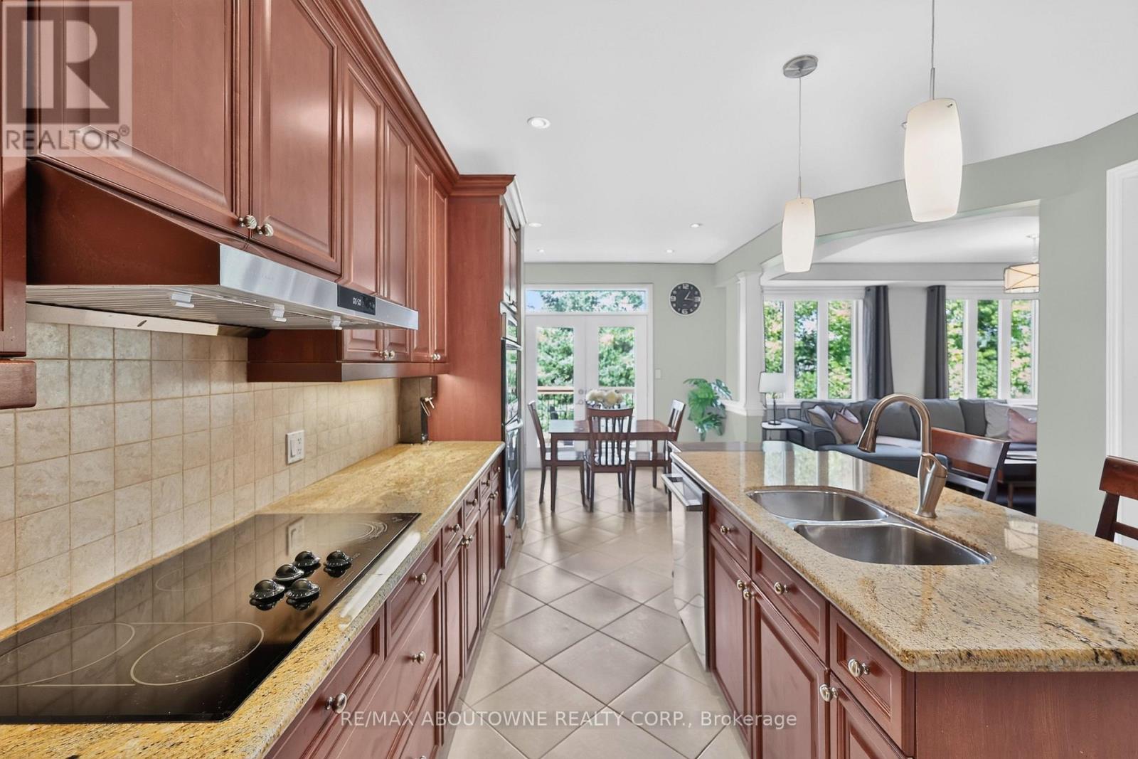 2269 Whitworth Drive Property Photo 13