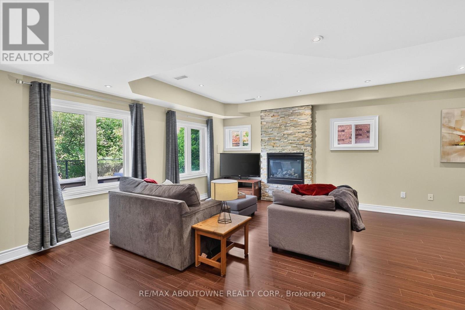 2269 Whitworth Drive Property Photo 32