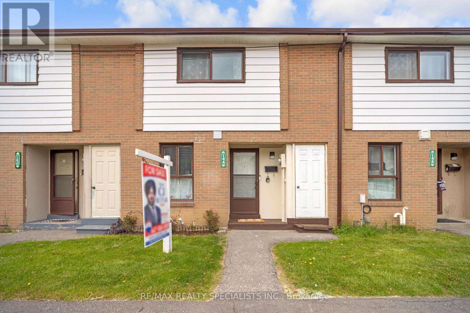144 FLEETWOOD CRESCENT Property Photo 1