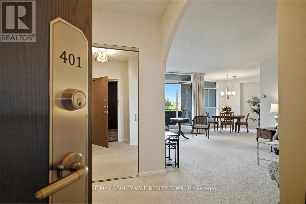 401 - 5250 Lakeshore Road Property Photo 1