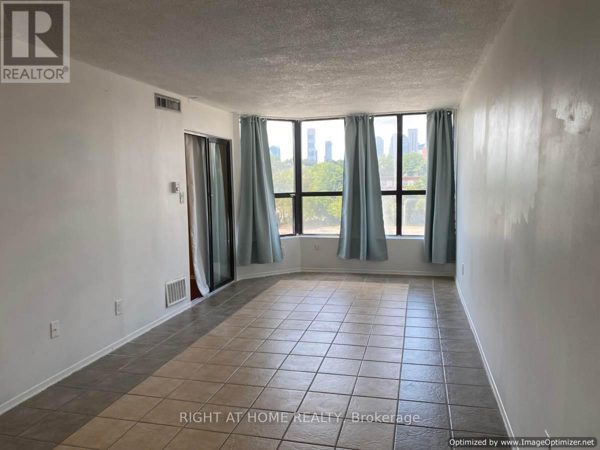 302 - 25 Agnes Street Property Photo 4