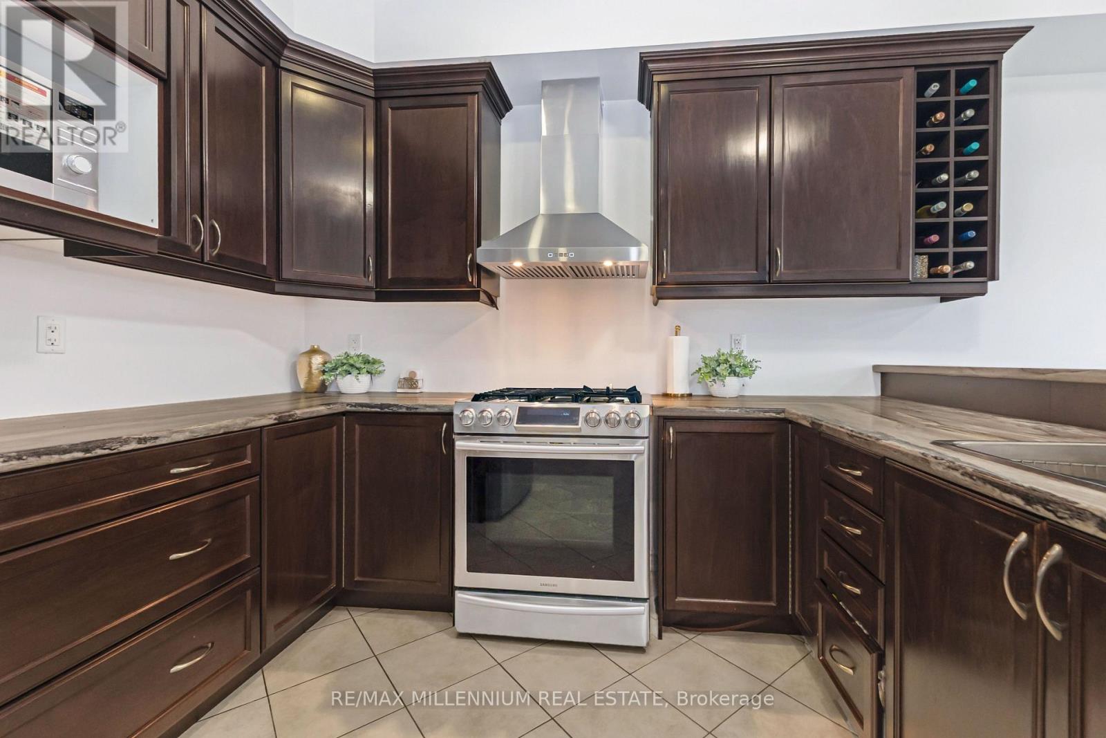366 Remembrance Road Property Photo 21