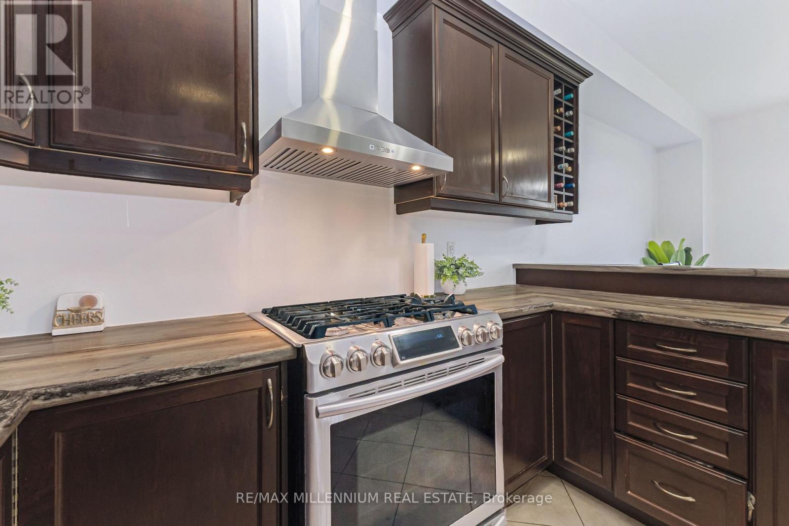 366 Remembrance Road Property Photo 23