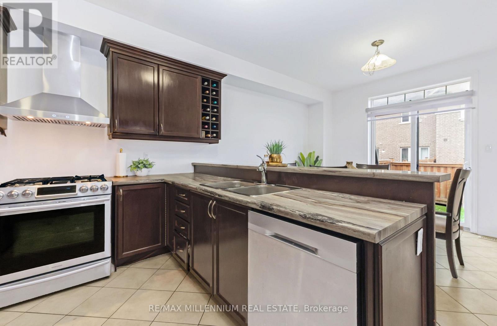 366 Remembrance Road Property Photo 24