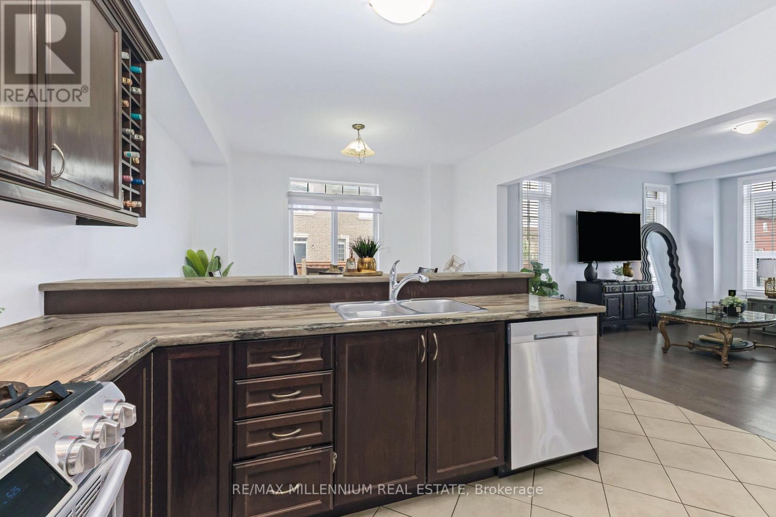 366 Remembrance Road Property Photo 25
