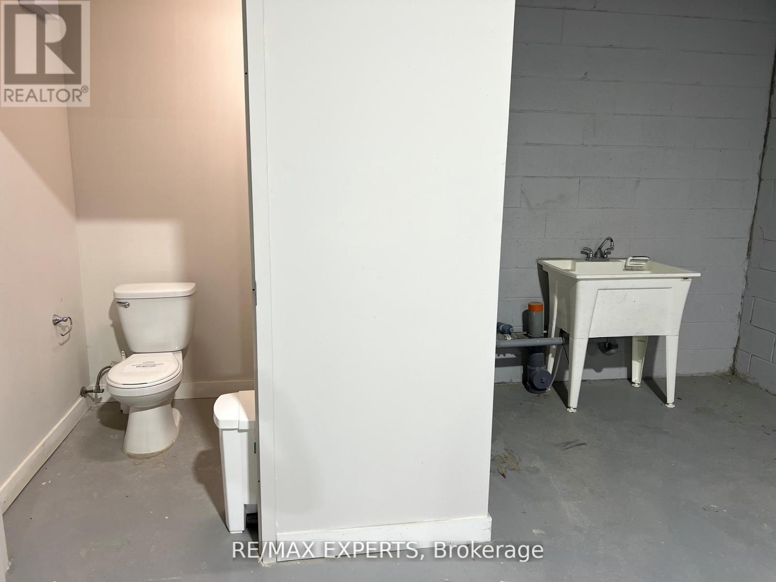 33 - 5250 Solar Drive Property Photo 19