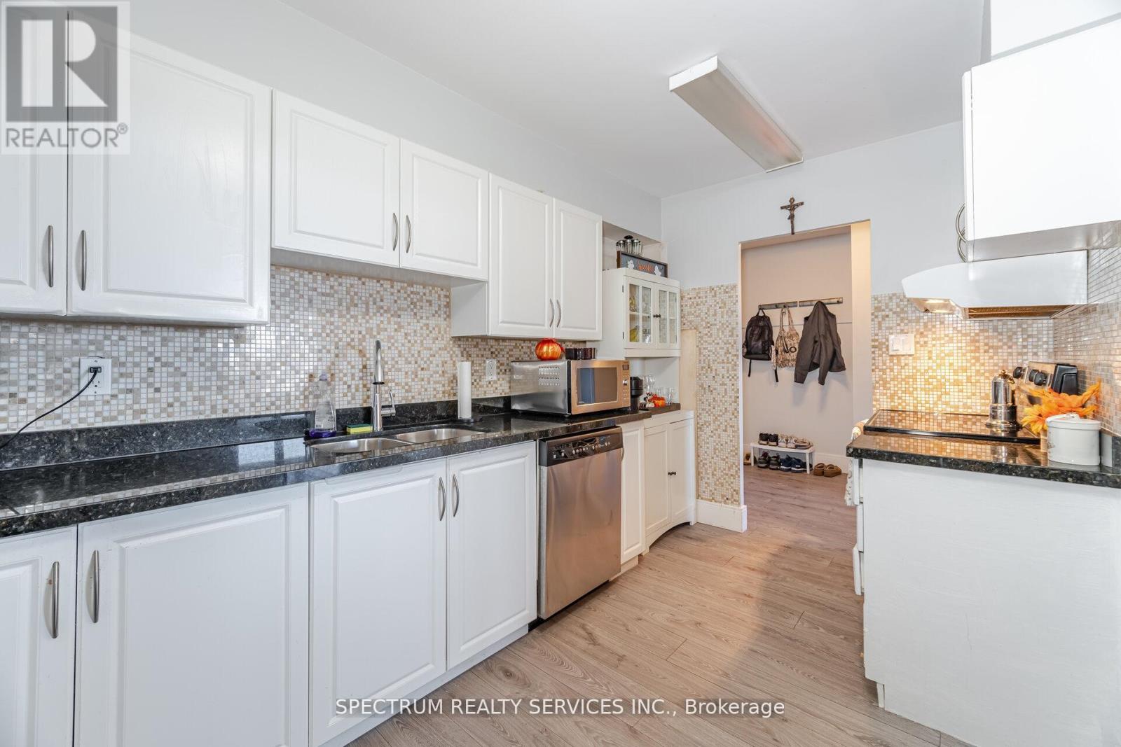 1210 - 85 Emmett Avenue Property Photo 10