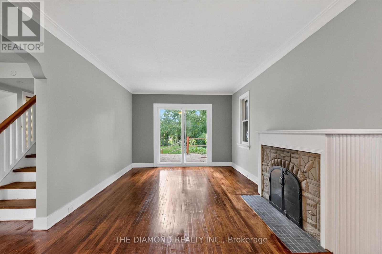 3925 Bloor Street W Property Photo 4