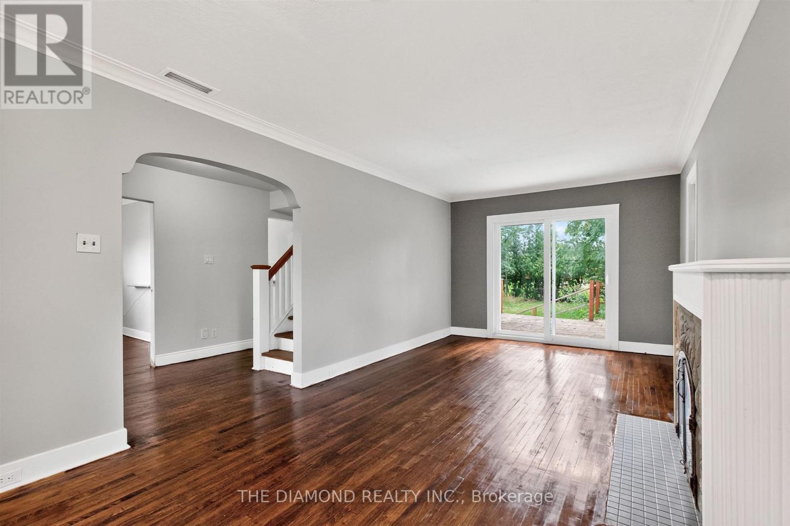 3925 Bloor Street W Property Photo 5