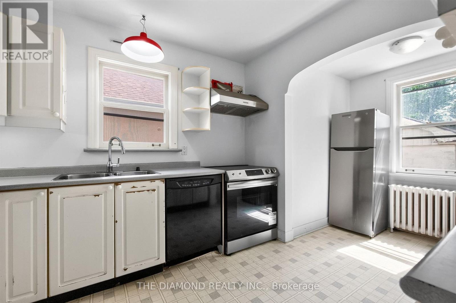 3925 Bloor Street W Property Photo 7