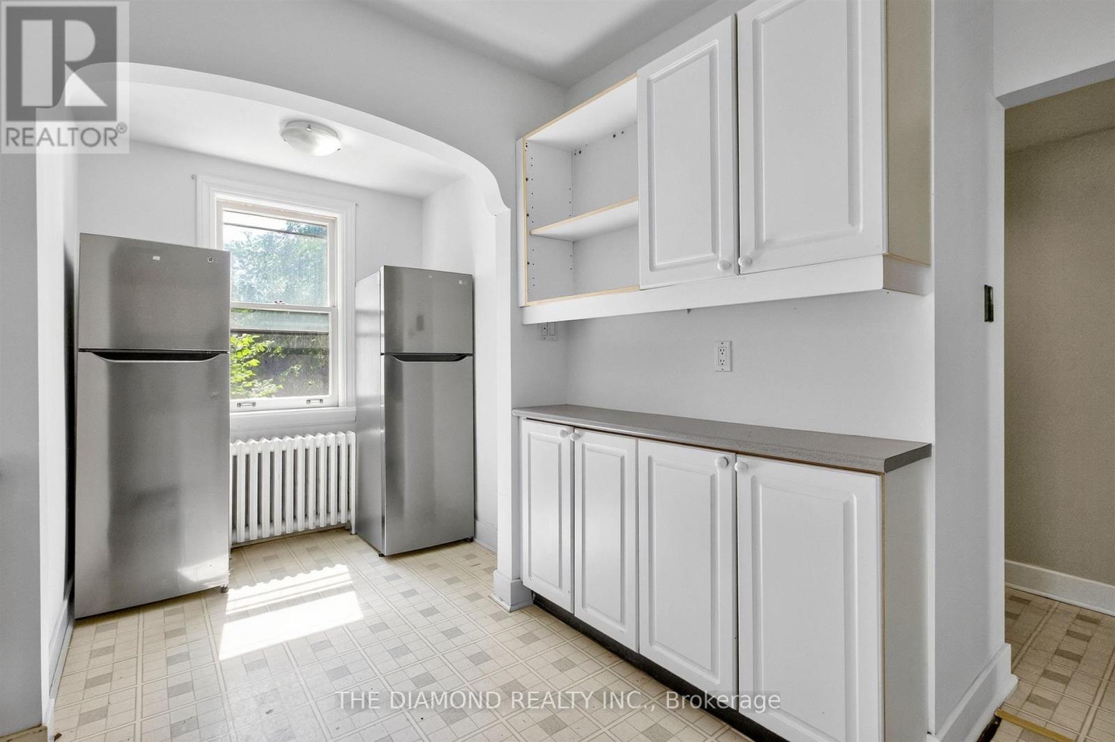 3925 Bloor Street W Property Photo 8