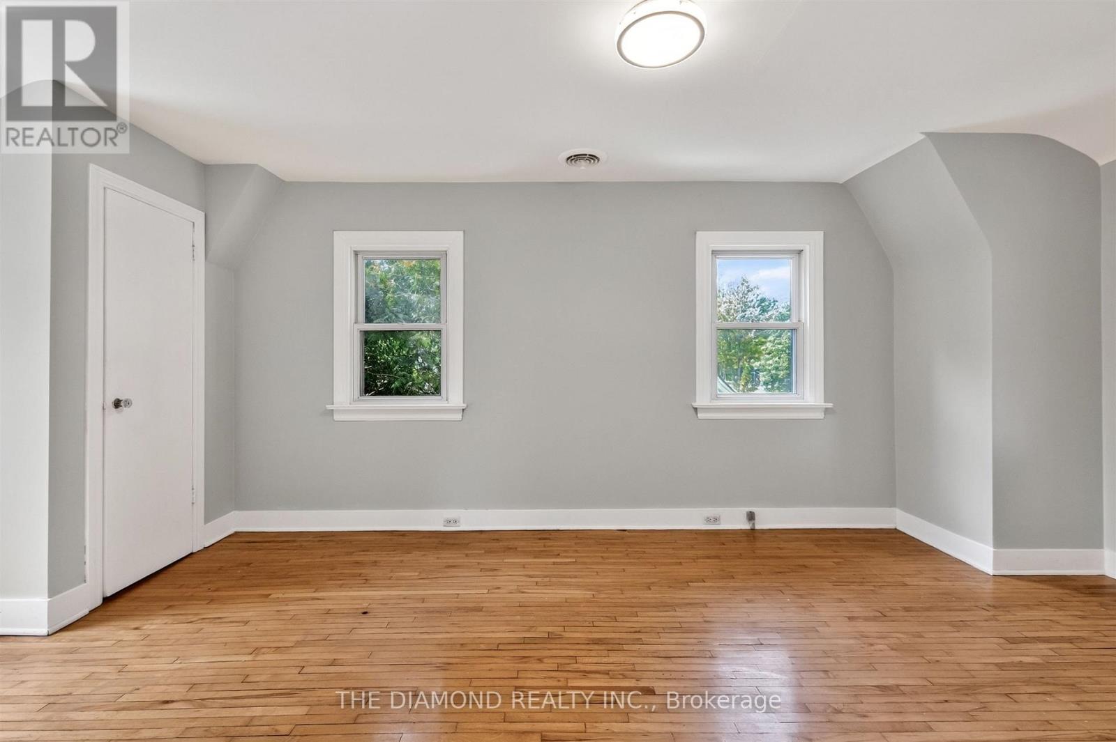 3925 Bloor Street W Property Photo 13