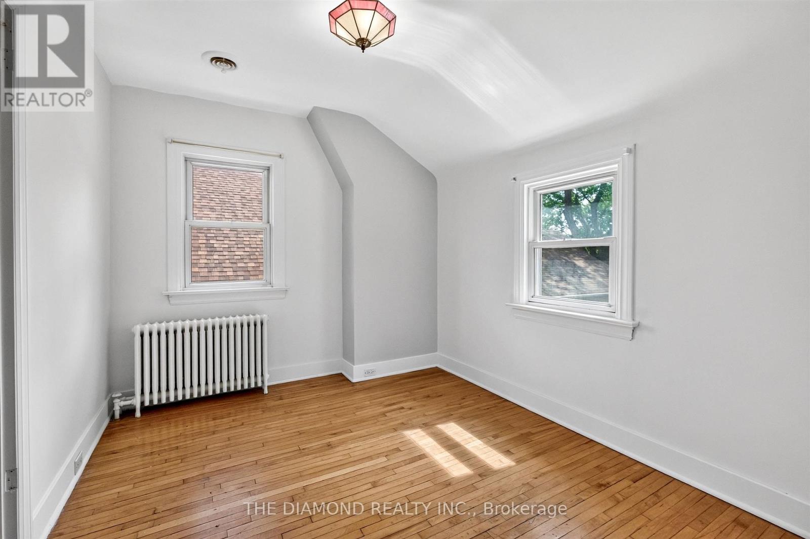 3925 Bloor Street W Property Photo 17