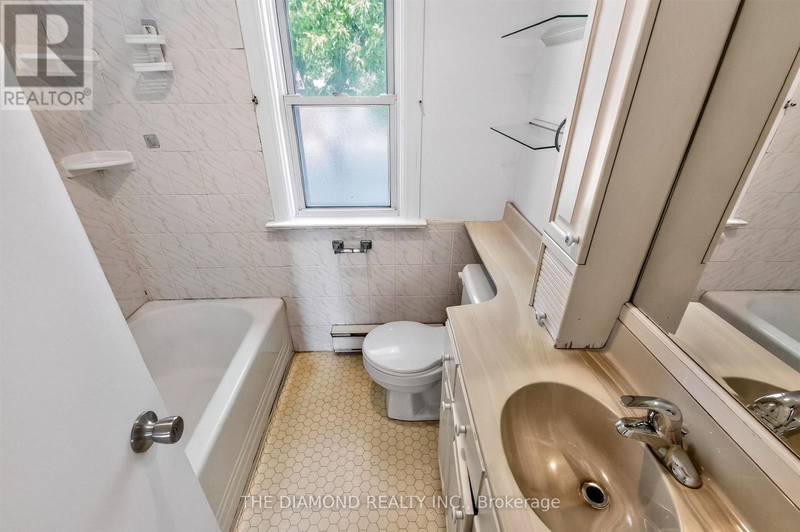 3925 Bloor Street W Property Photo 18