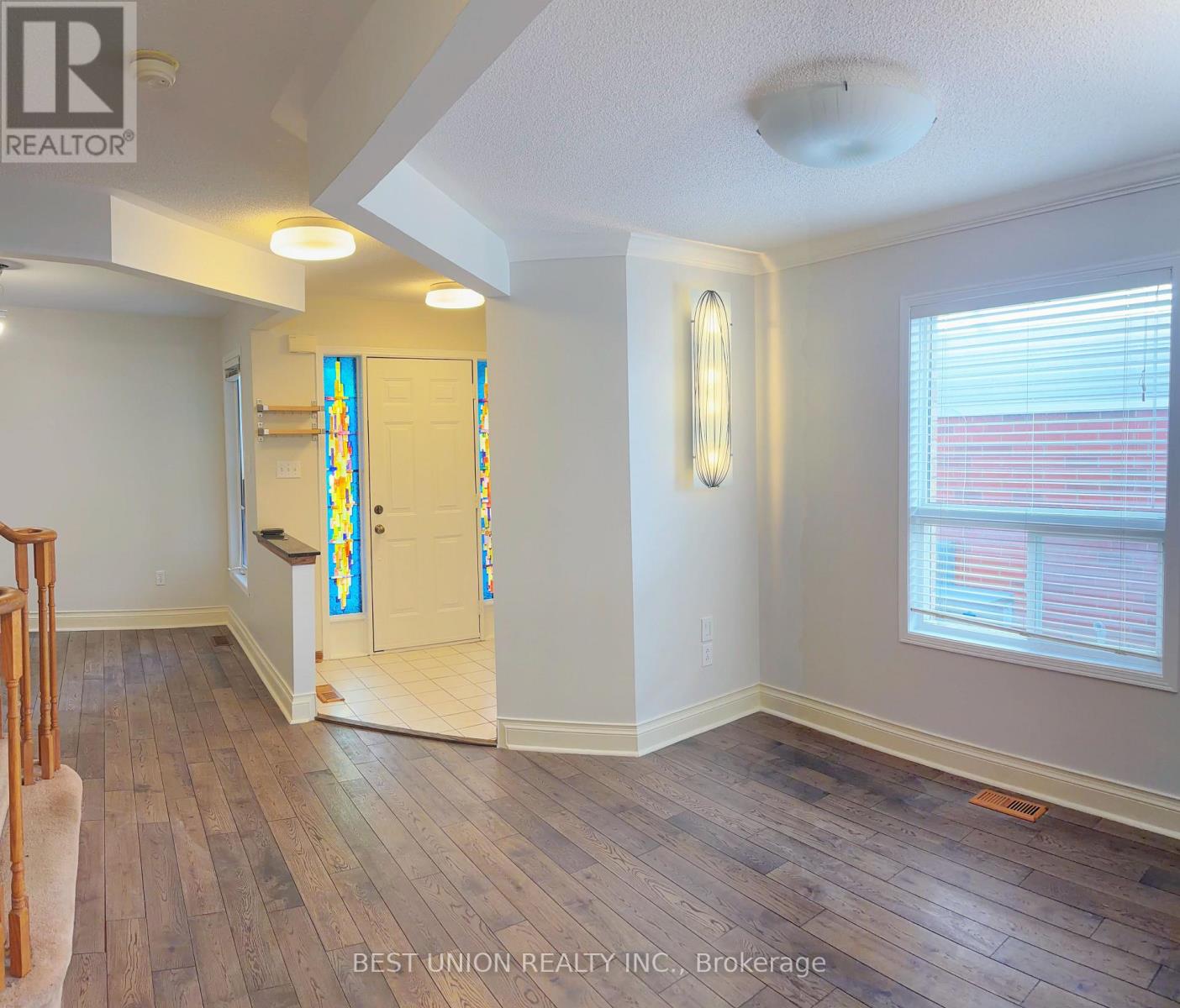 2864 Westbury Court Property Photo 4