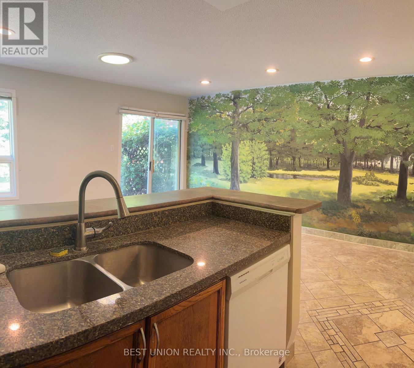 2864 Westbury Court Property Photo 6