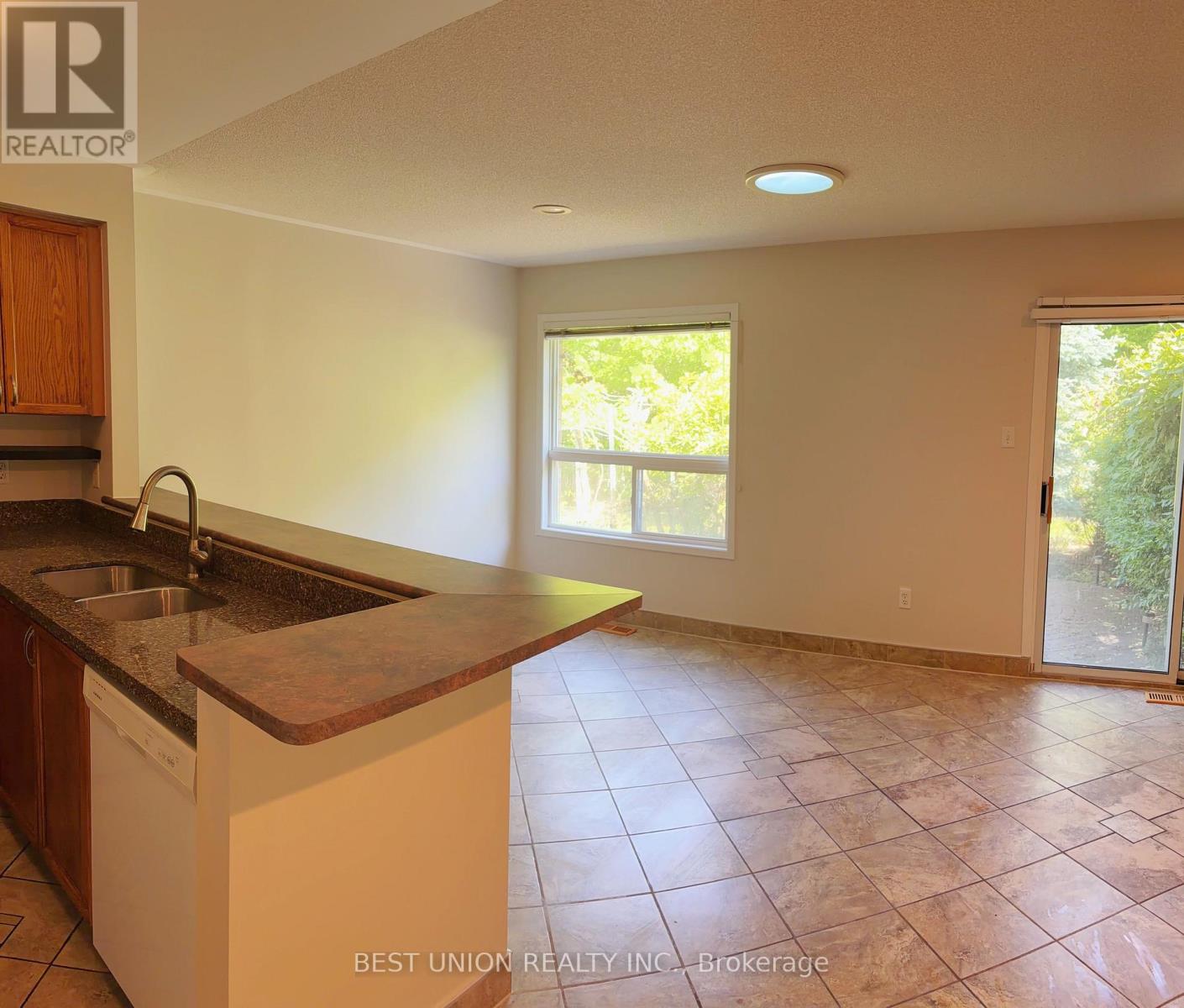 2864 Westbury Court Property Photo 8