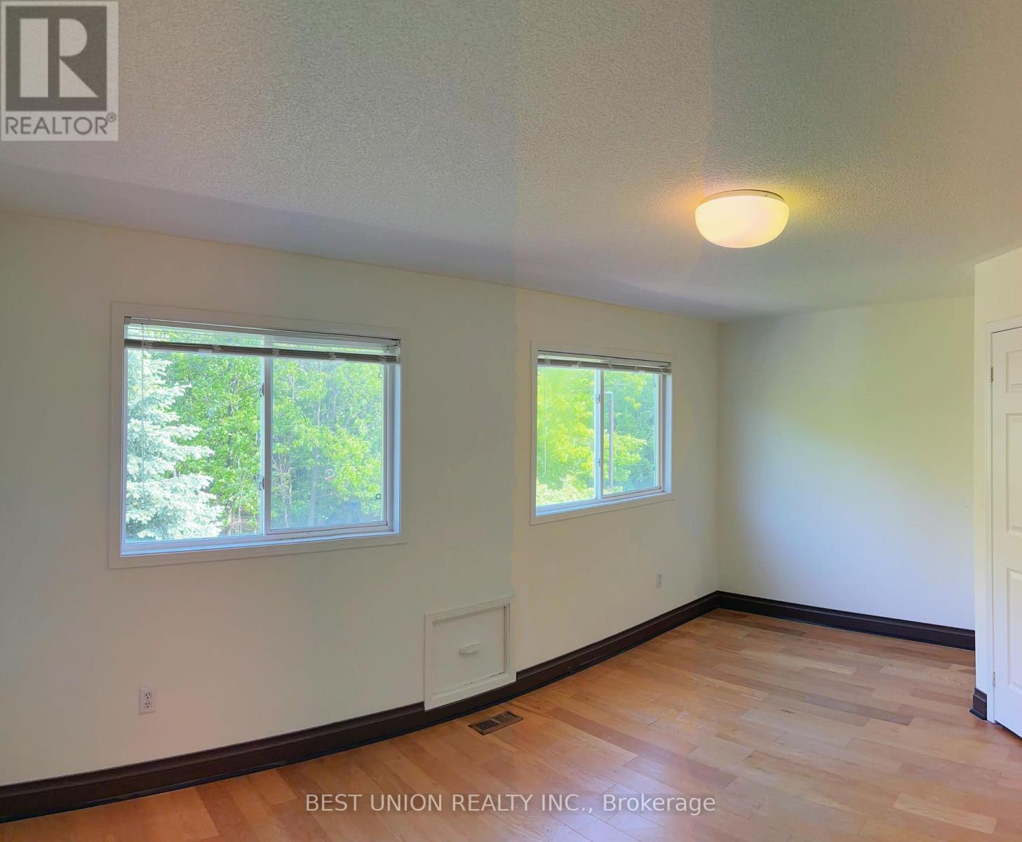 2864 Westbury Court Property Photo 9