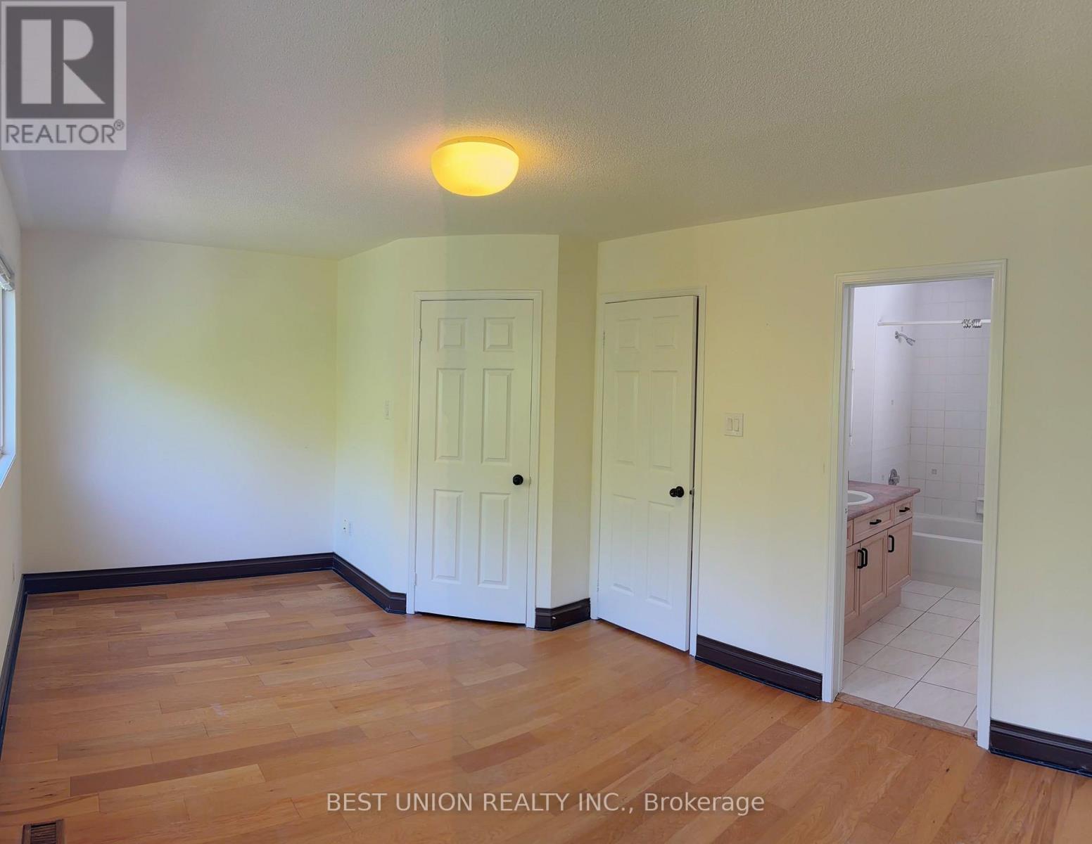 2864 Westbury Court Property Photo 10