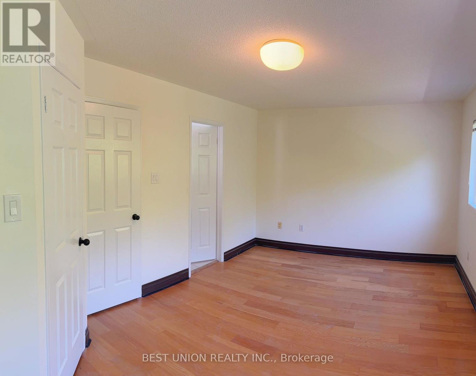 2864 Westbury Court Property Photo 11