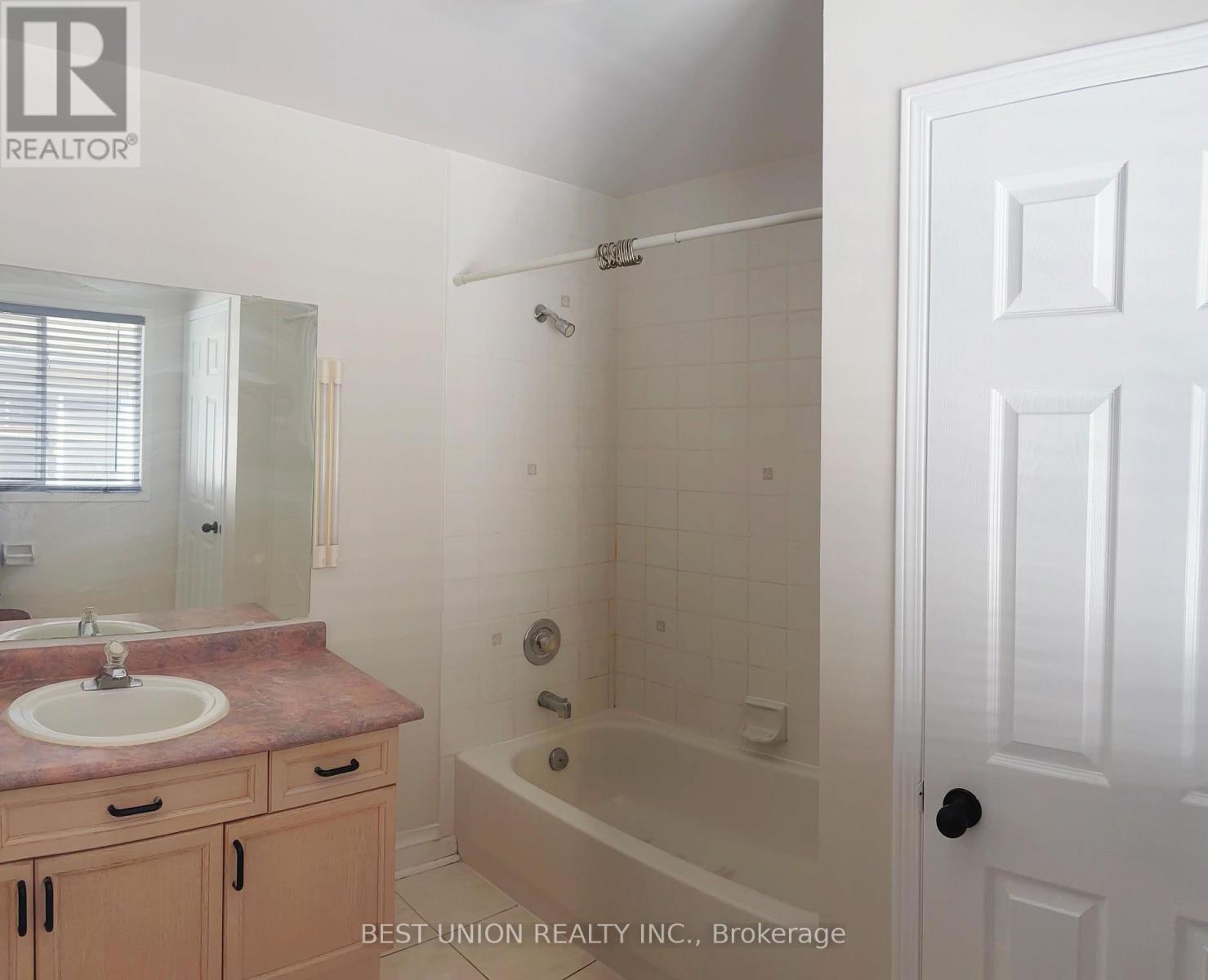 2864 Westbury Court Property Photo 12