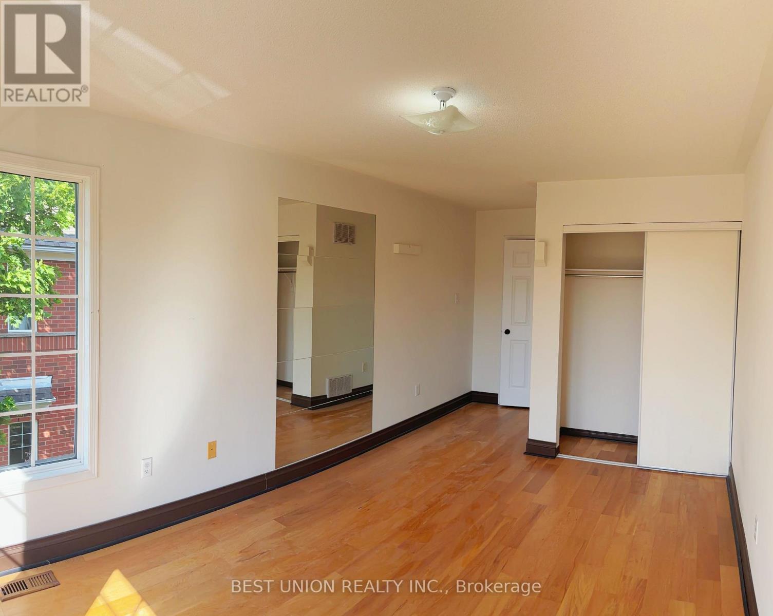 2864 Westbury Court Property Photo 15