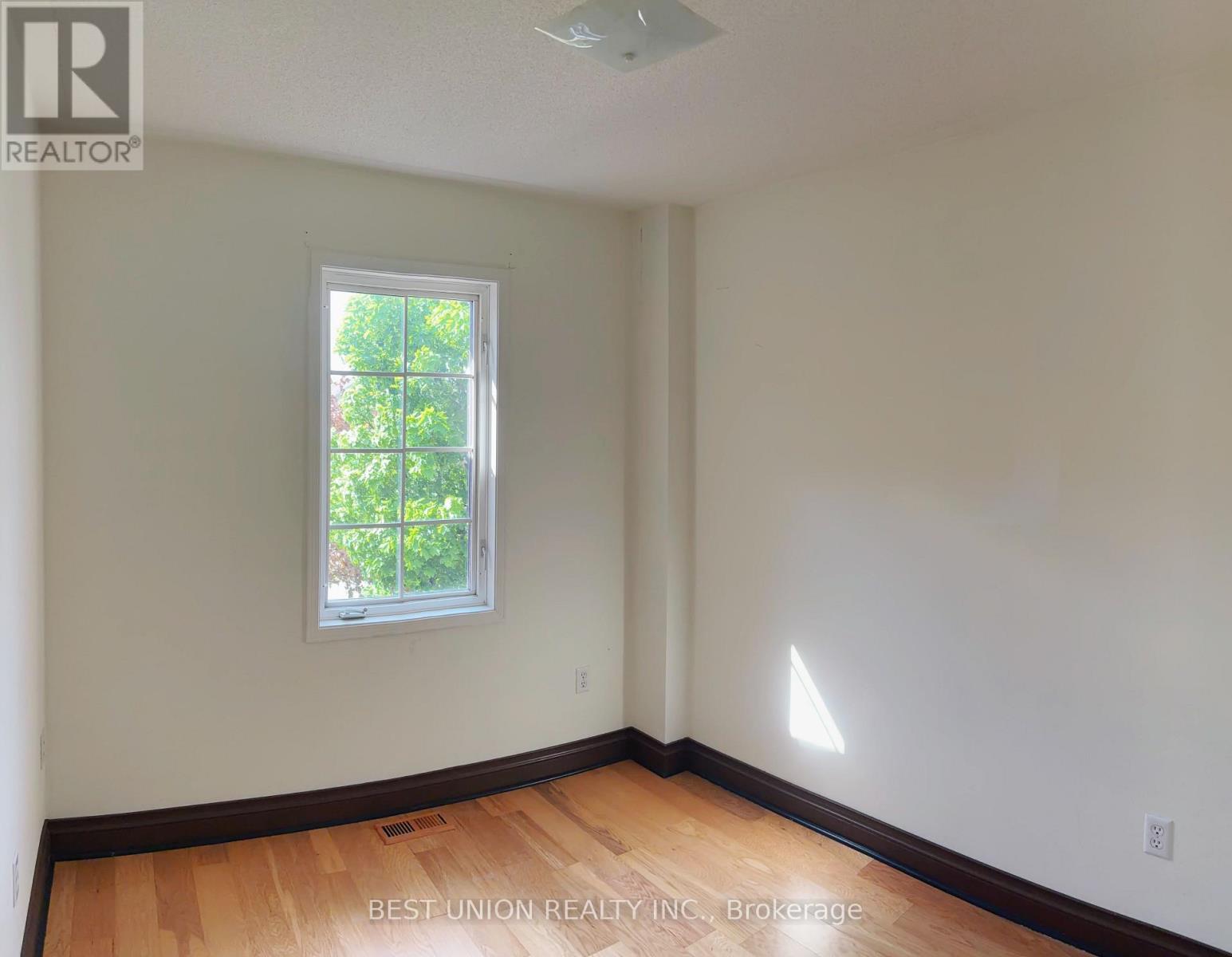 2864 Westbury Court Property Photo 16