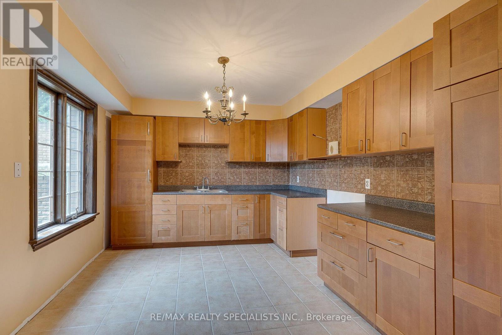 11 Prince Andrew Drive Property Photo 37