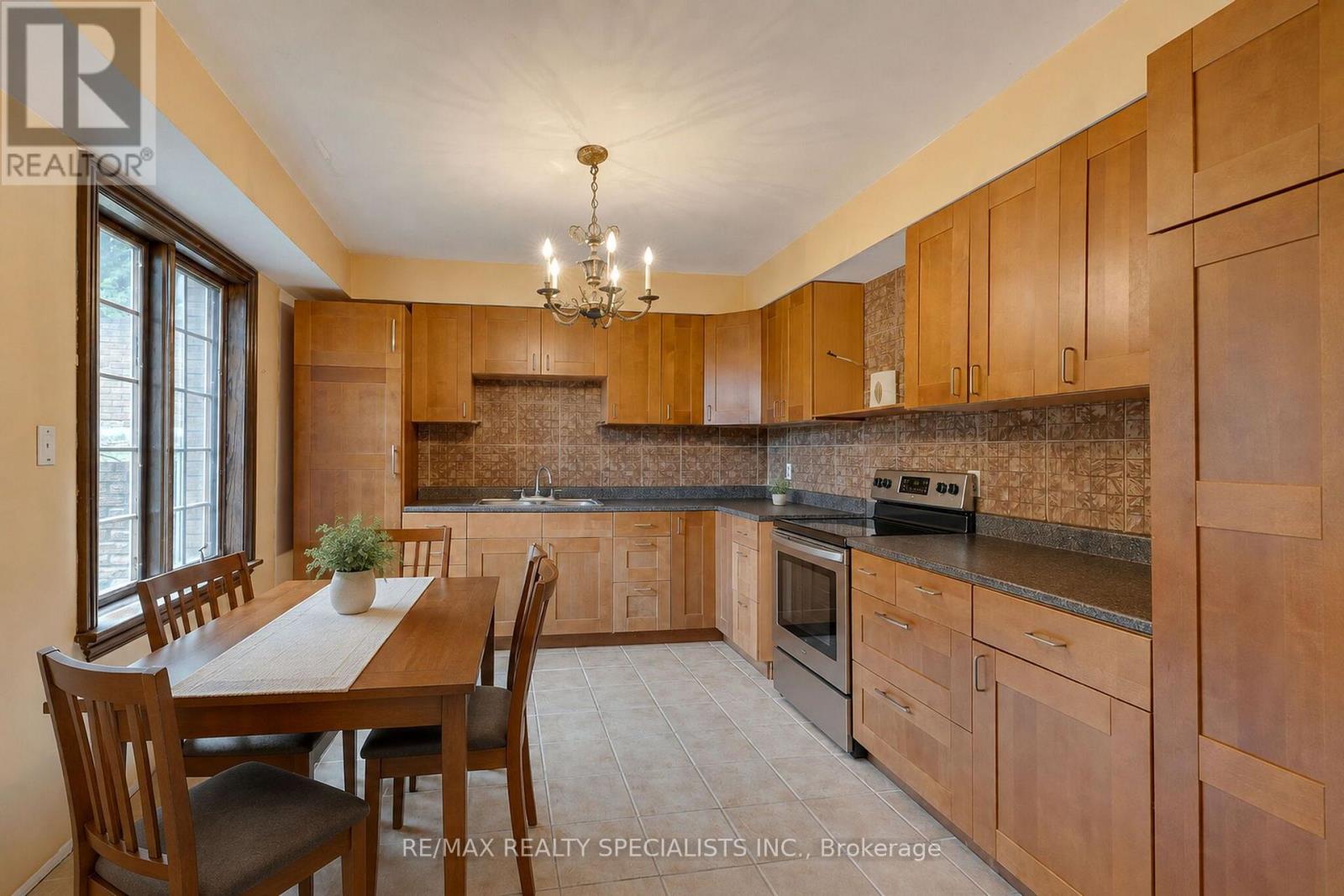 11 Prince Andrew Drive Property Photo 38