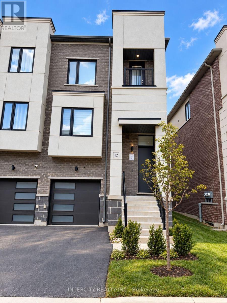 12 Heathrow Lane Property Photo 1