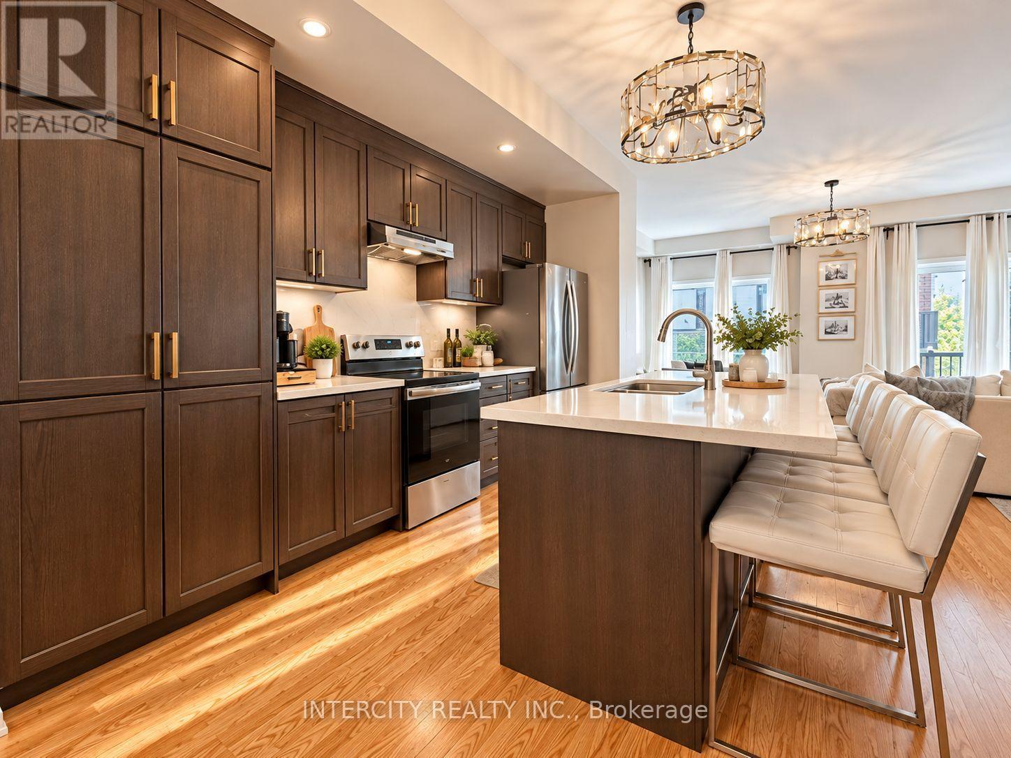 12 Heathrow Lane Property Photo 4