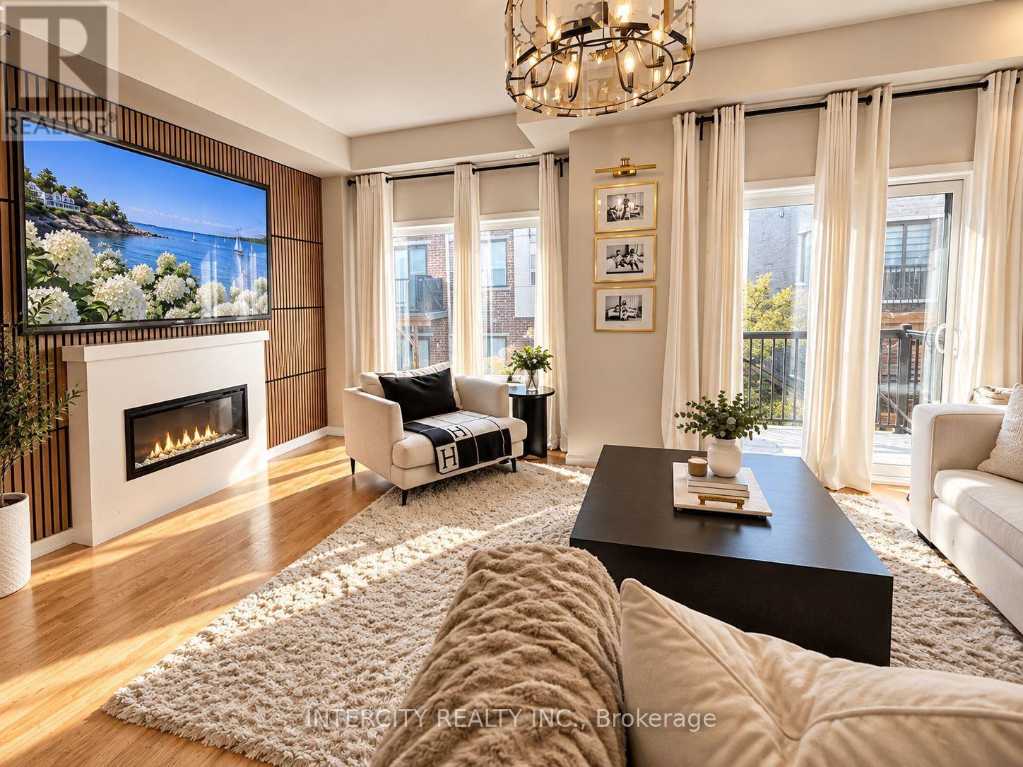 12 Heathrow Lane Property Photo 8