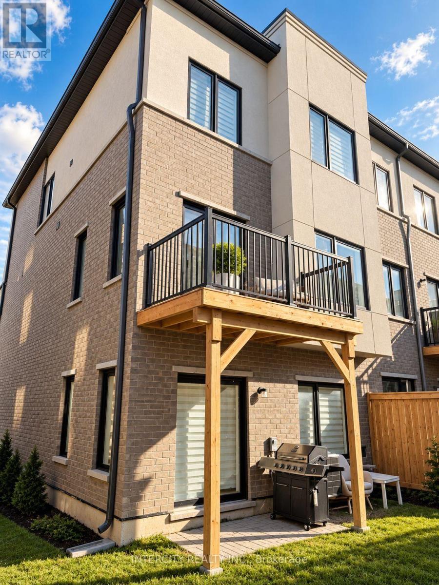 12 Heathrow Lane Property Photo 20