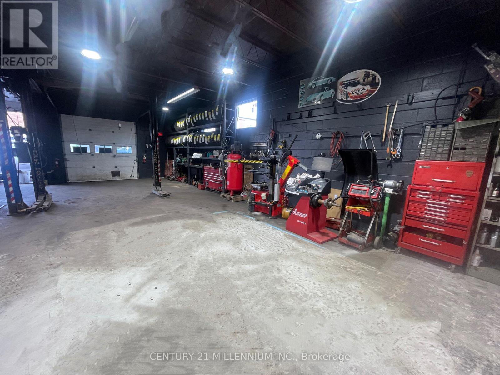 8 Milvan Drive Property Photo 3