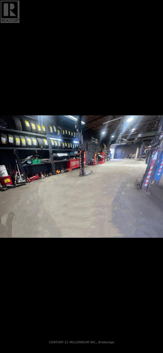 8 Milvan Drive Property Photo 12