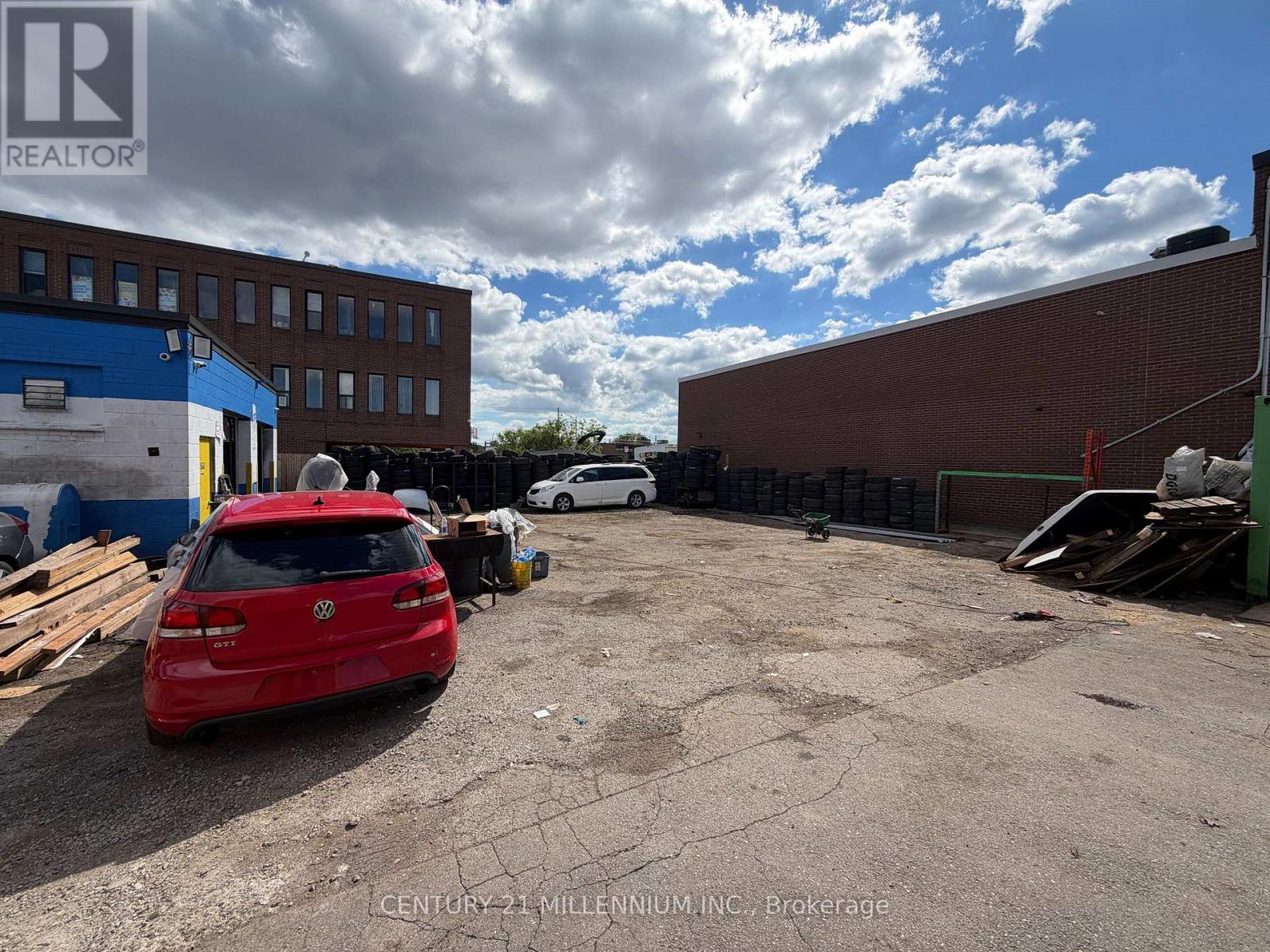 8 Milvan Drive Property Photo 20