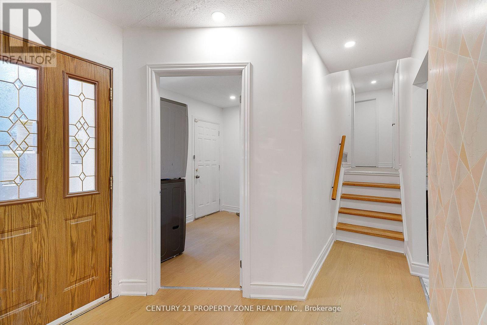 96 Centre Street N Property Photo 7
