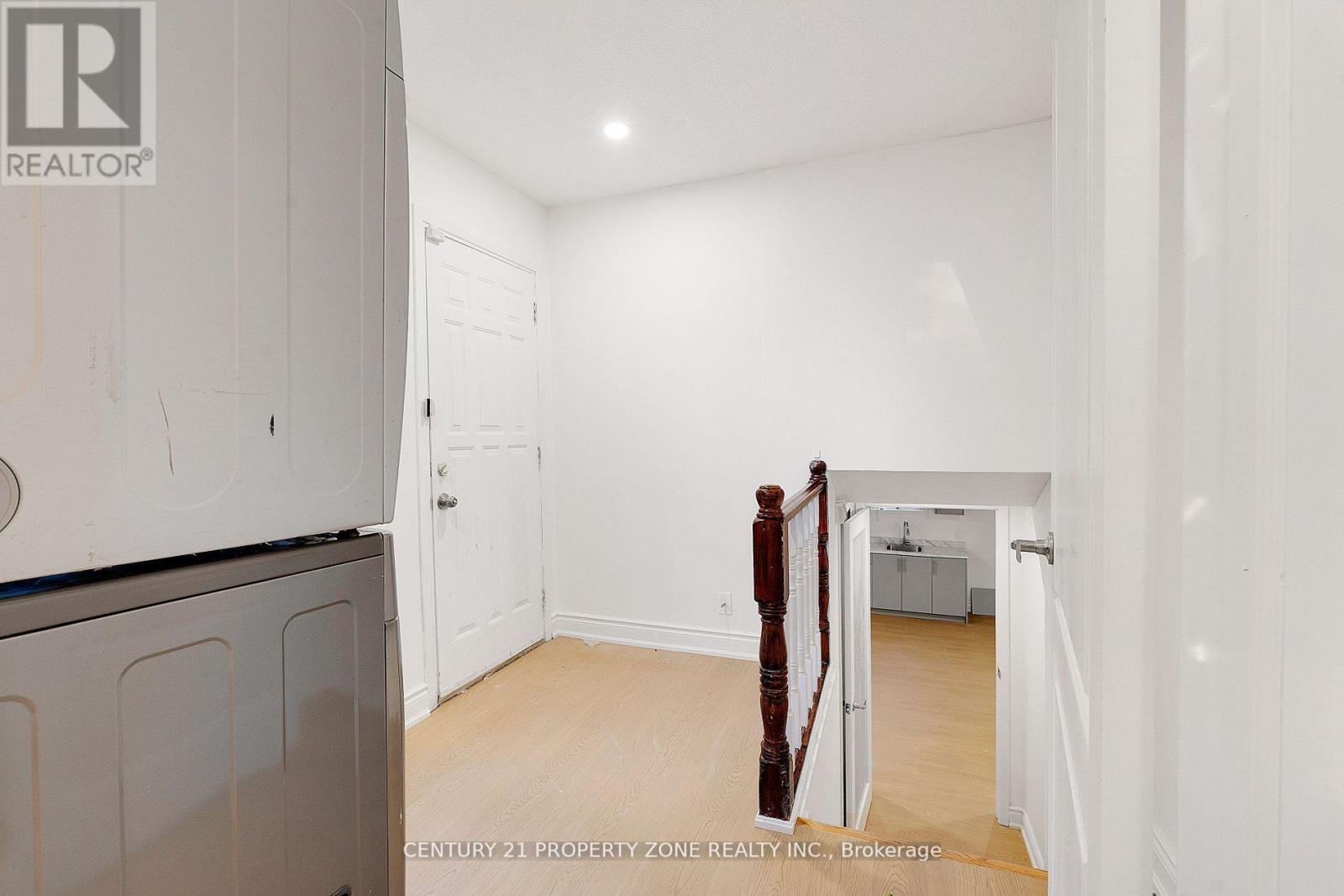 96 Centre Street N Property Photo 10