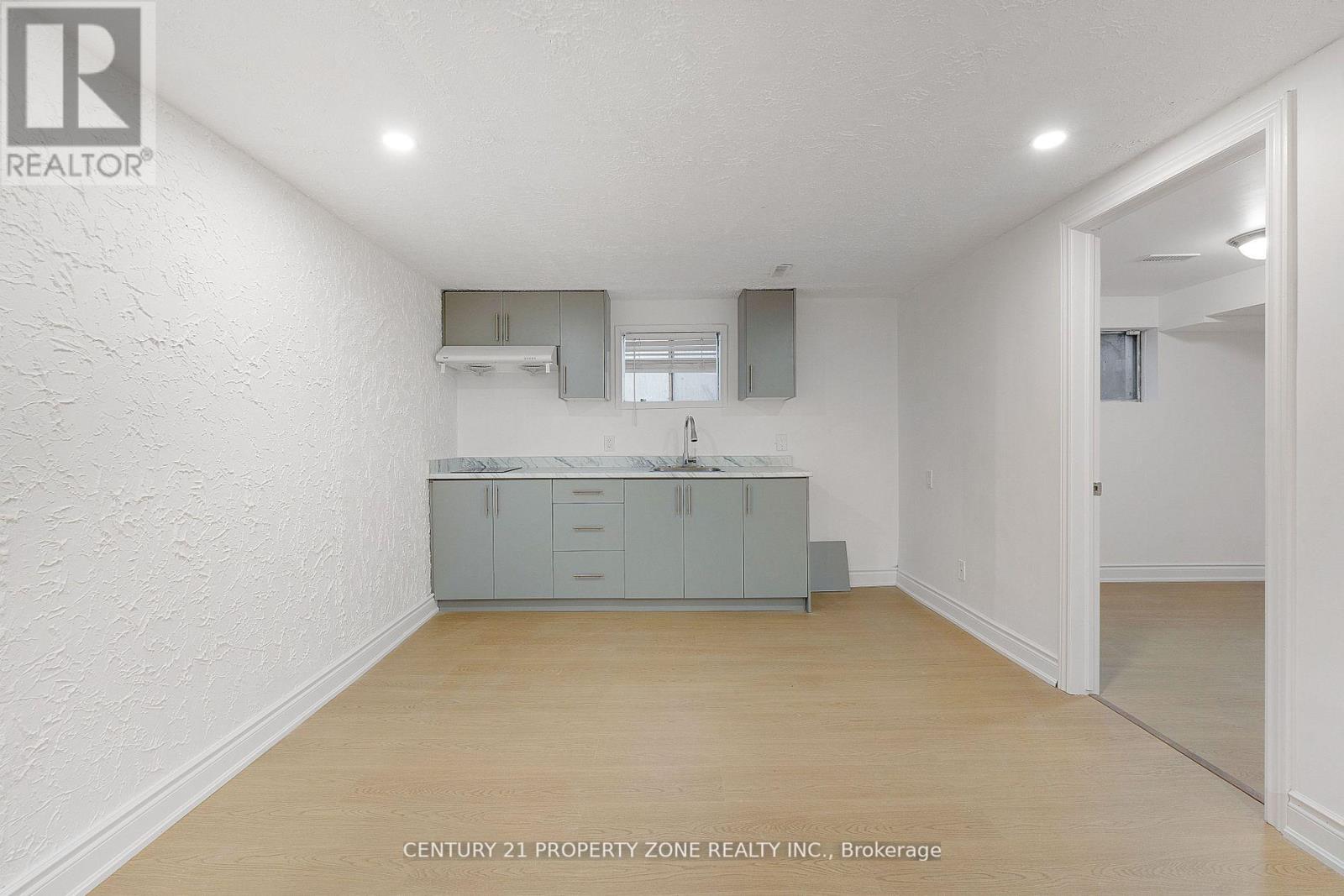 96 Centre Street N Property Photo 14