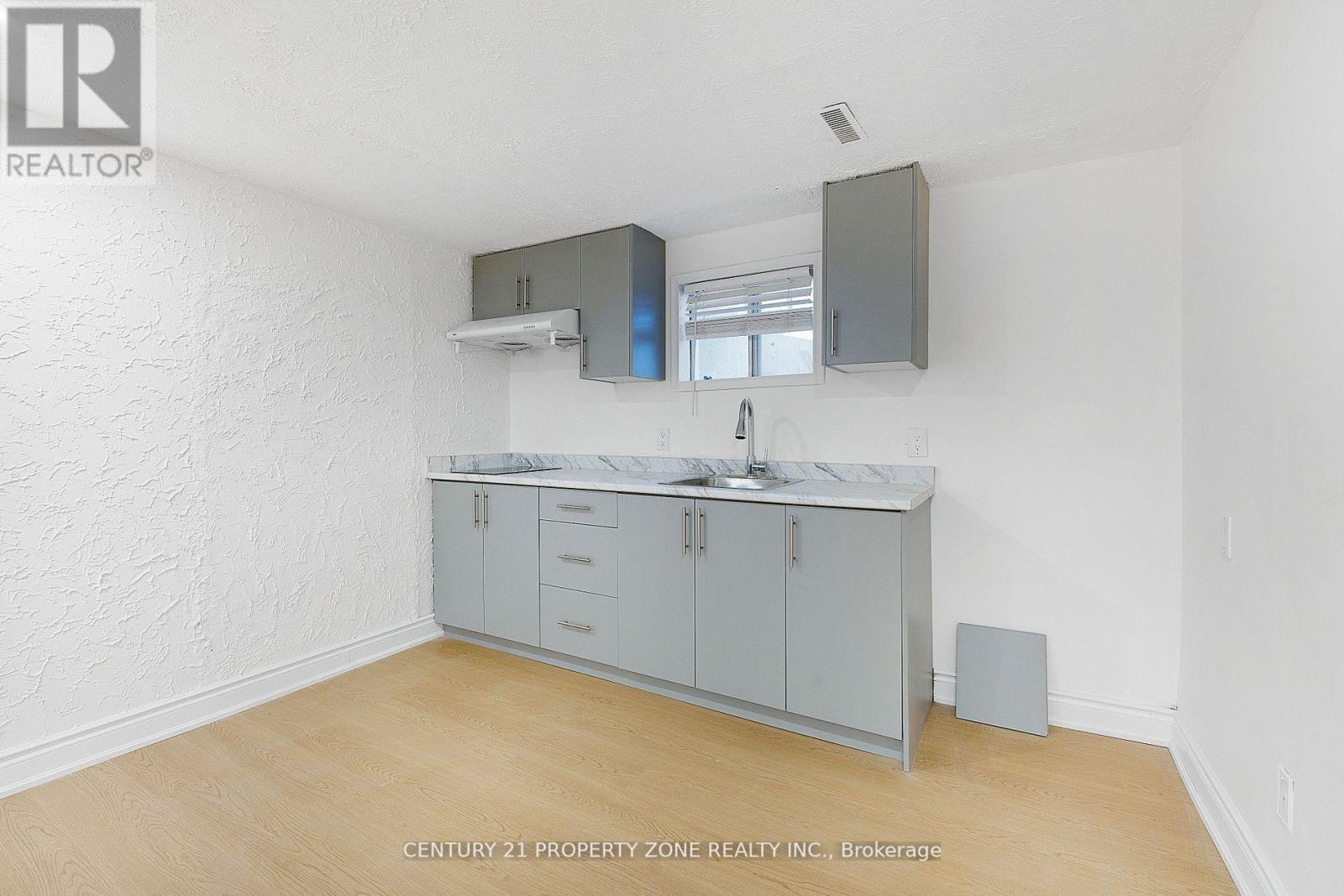 96 Centre Street N Property Photo 15