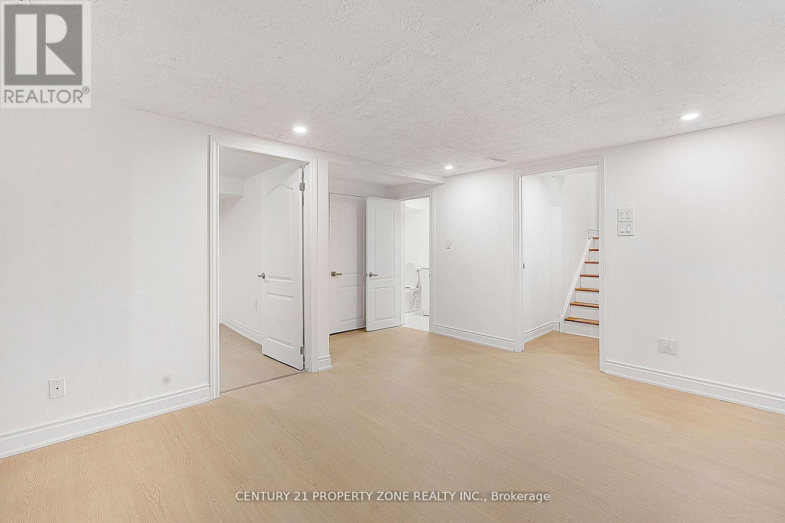96 Centre Street N Property Photo 16