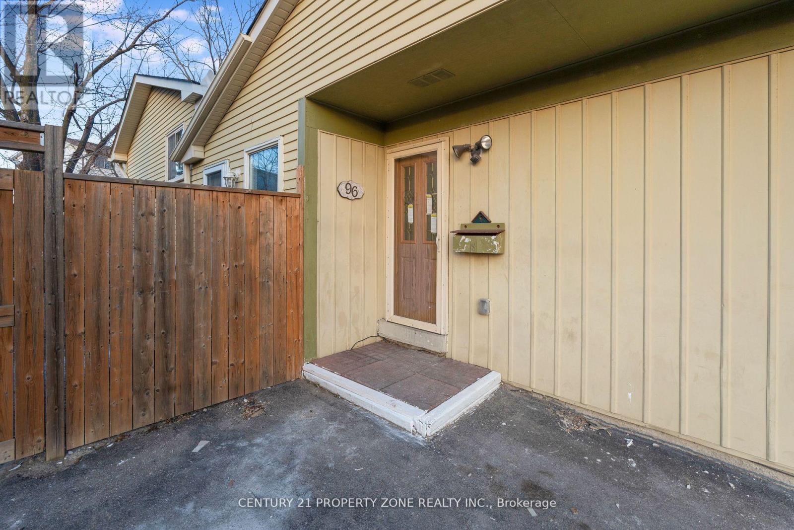 96 Centre Street N Property Photo 23