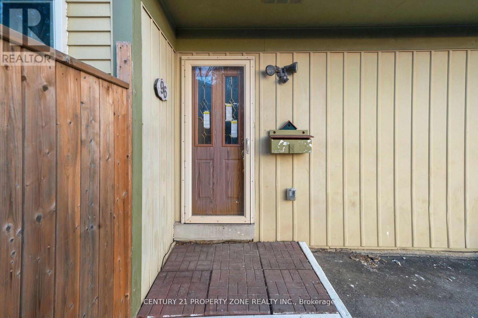 96 Centre Street N Property Photo 24