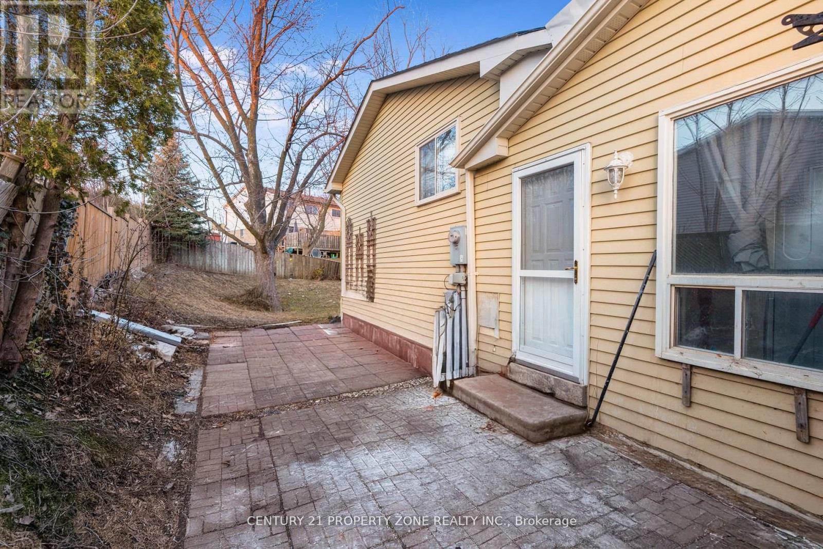 96 Centre Street N Property Photo 28