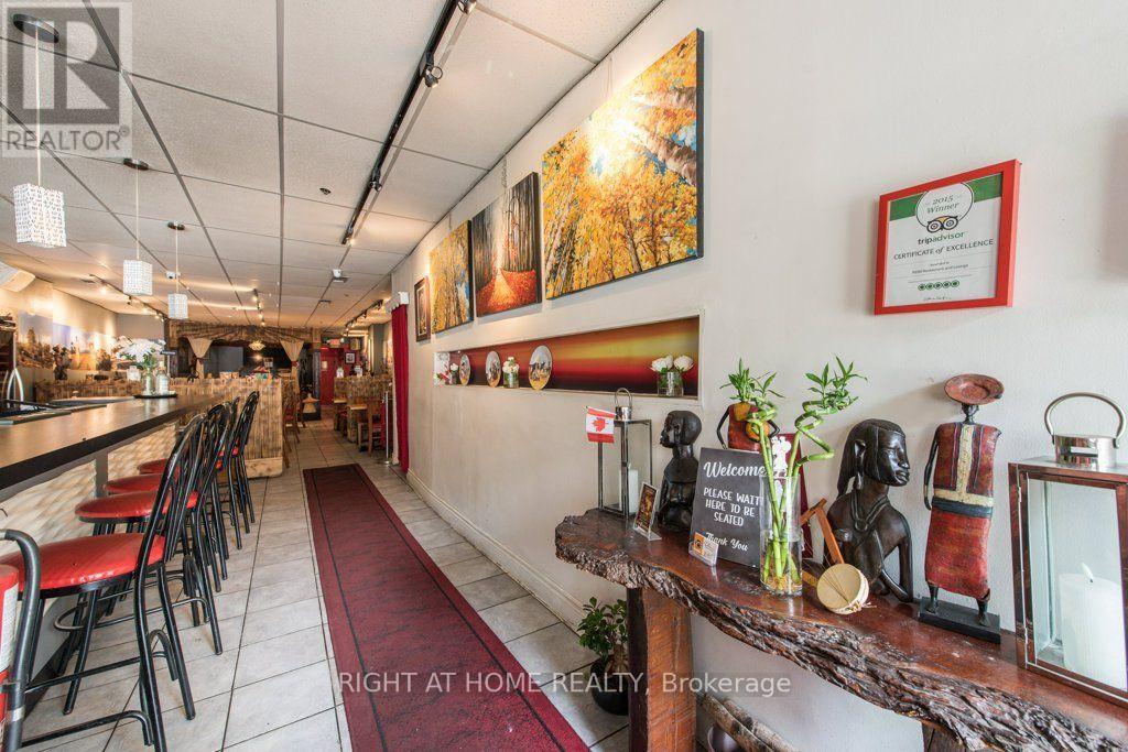 812 Bloor Street W Property Photo 2