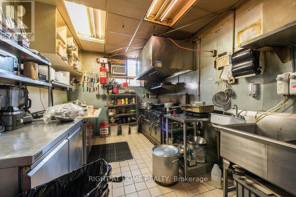 812 Bloor Street W Property Photo 6