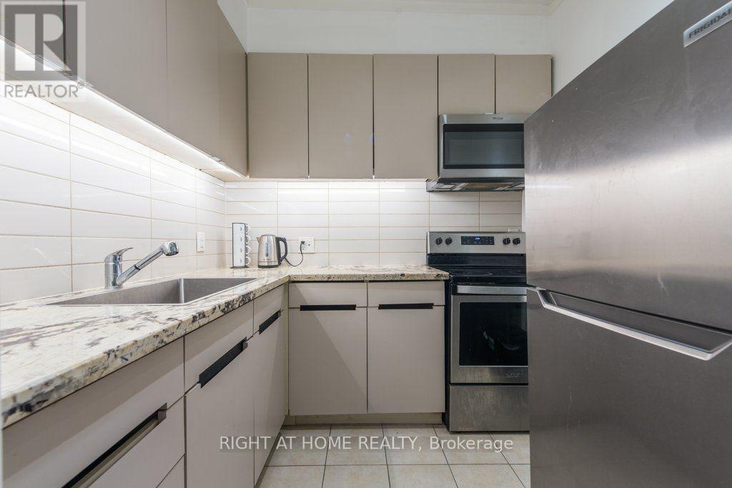 812 Bloor Street W Property Photo 8