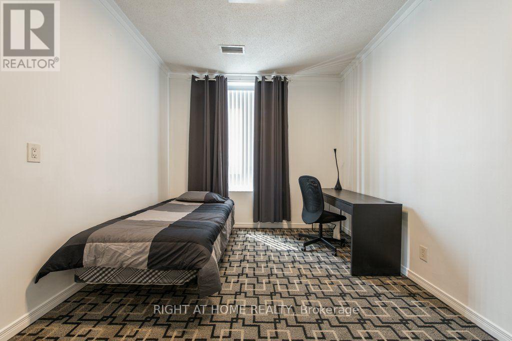 812 Bloor Street W Property Photo 9