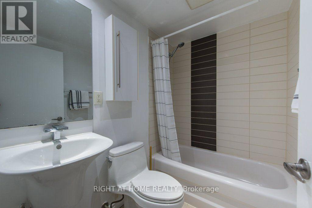 812 Bloor Street W Property Photo 11
