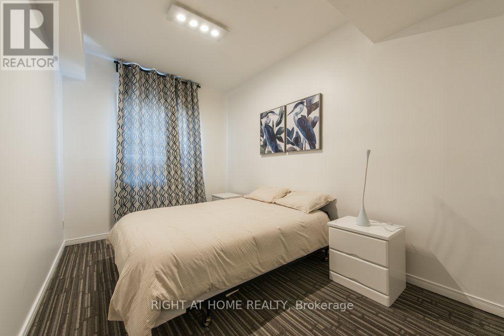 812 Bloor Street W Property Photo 17